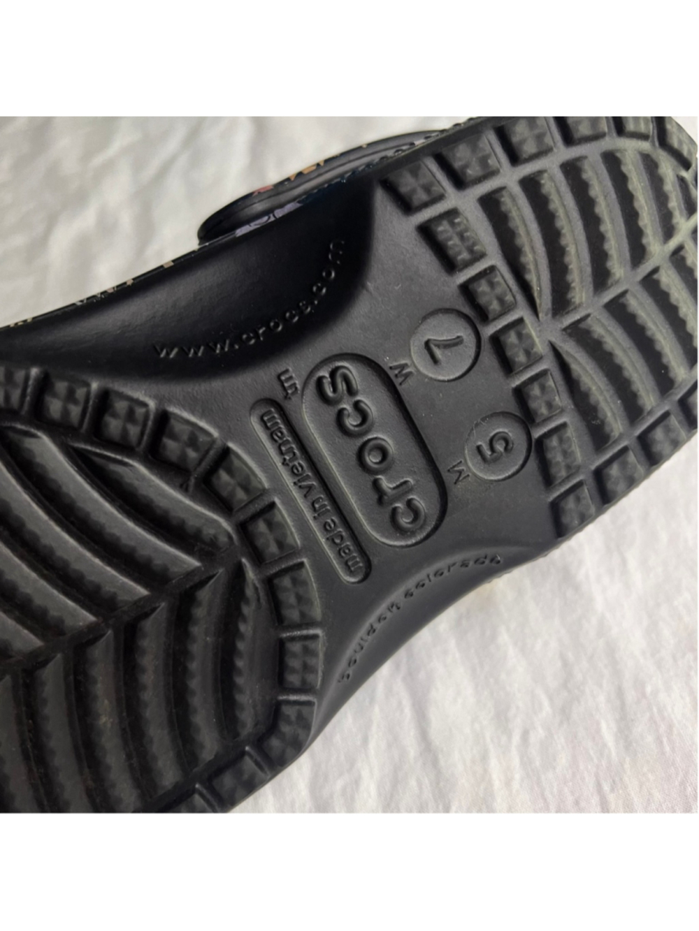 Crocs Walt Disney World 50th Anniversary Grand Finale Castle Clogs M 5 W 7 NWOB - Picture 6 of 10